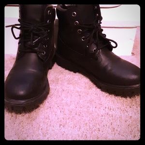 Womens waterproof work boots.